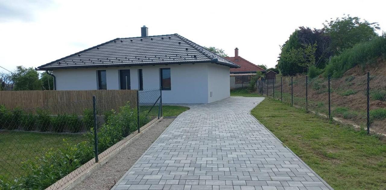 Bridgiet Home Apartman Cserszegtomaj Bagian luar foto